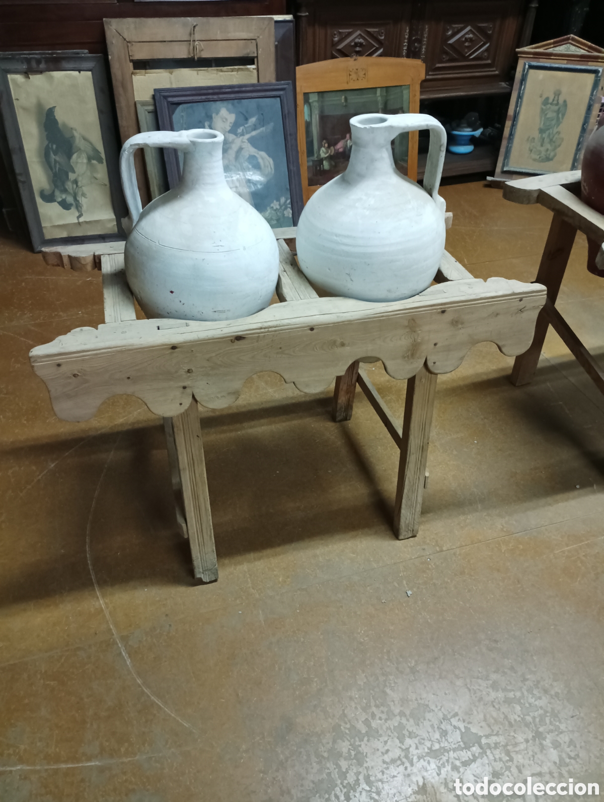 Antig&uuml;edades: CANTARERA ANTIGUA CON CANTAROS