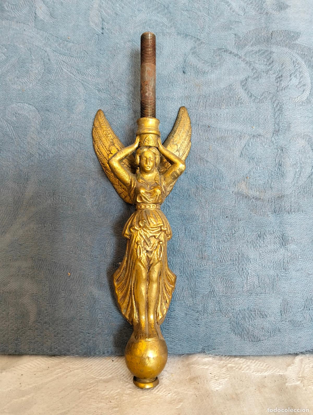 Oggetti Antichi: Pieza de recambio repuesto brazo figura &aacute;ngel mujer alada griega l&aacute;mpara antigua metal dorado