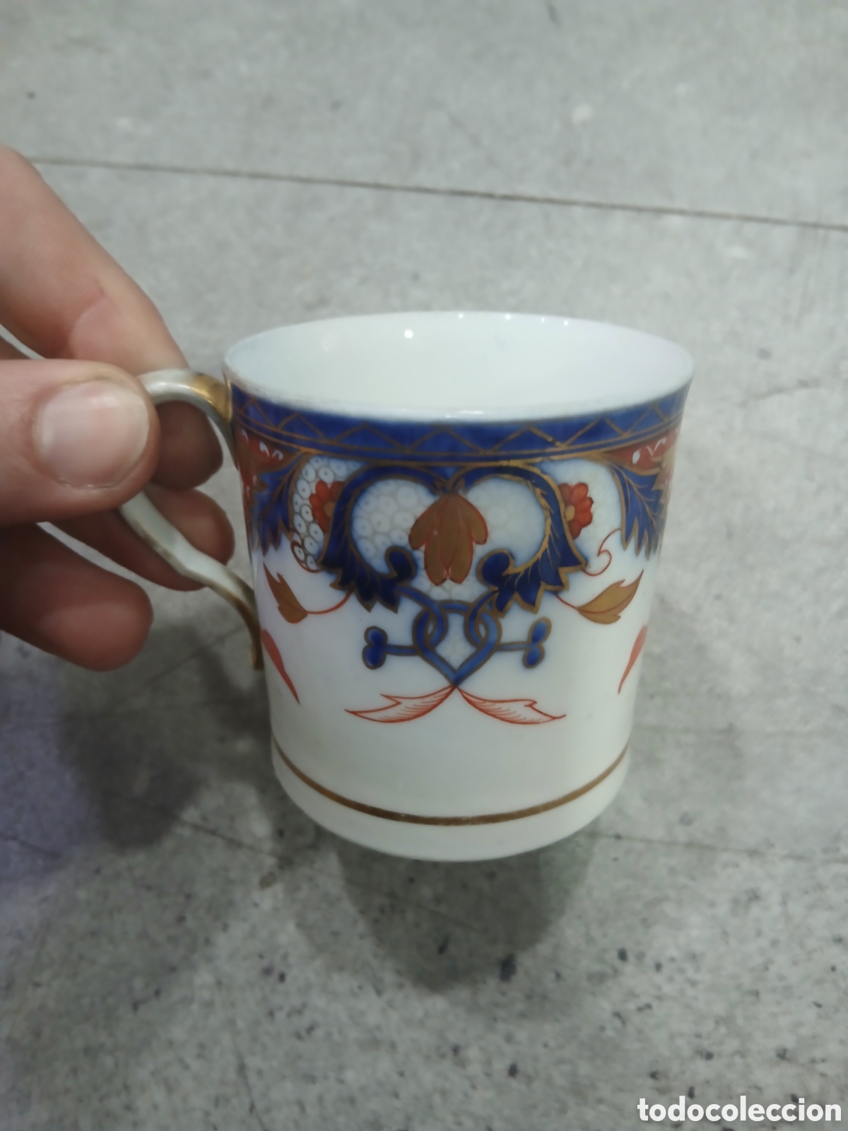 Antig&uuml;edades: Taza en porcelana Imari. (L98)