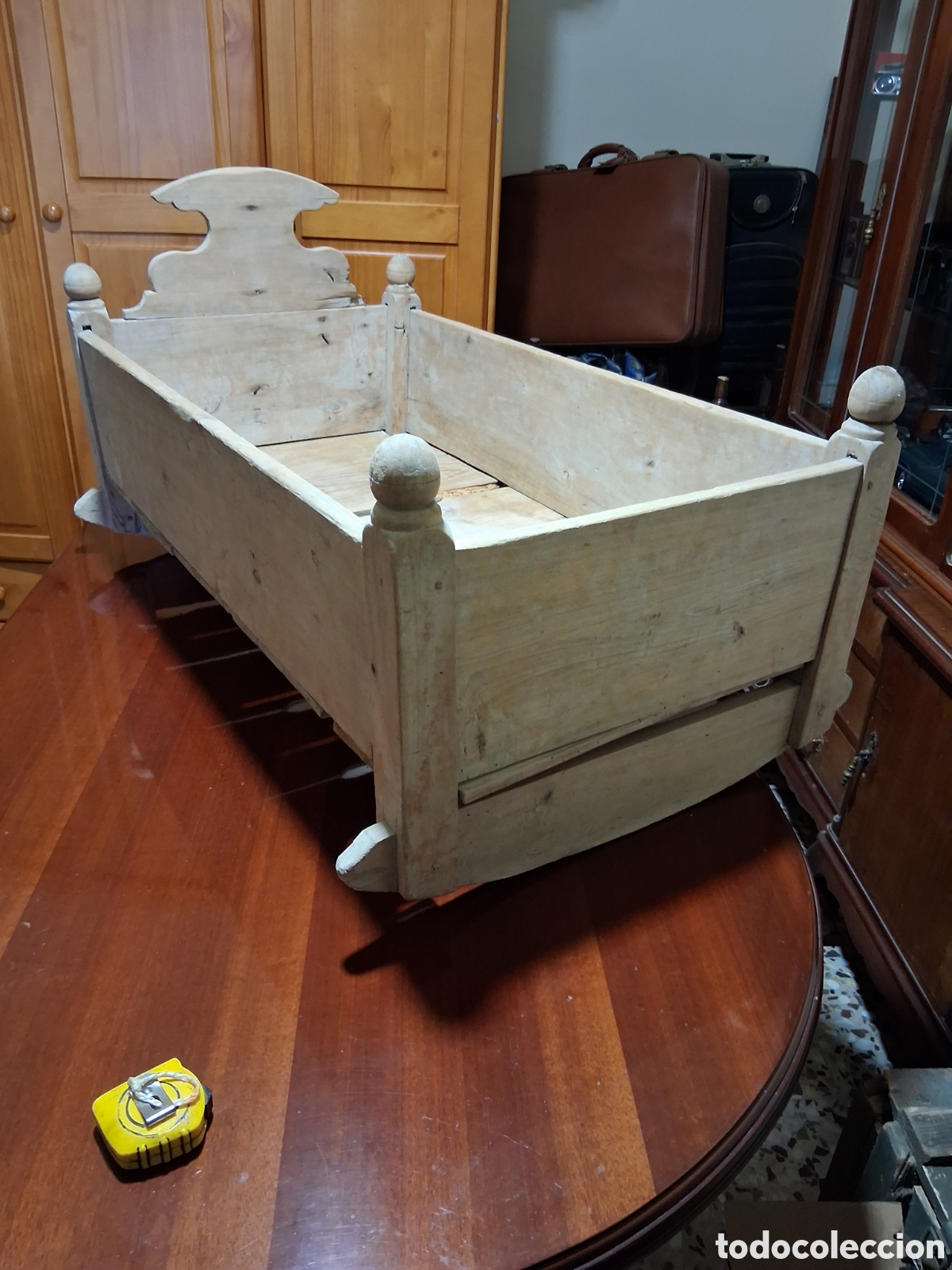 Antig&uuml;edades: Cuna cama de madera para beb&eacute;