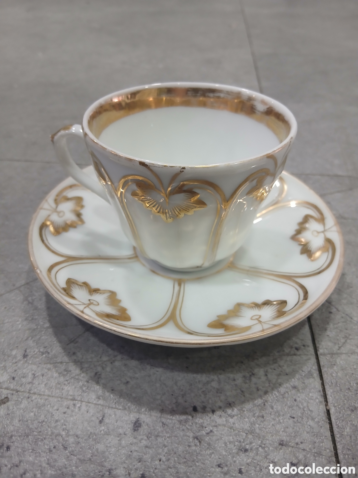 Oggetti Antichi: Taza en porcelana blanca y dorada Imari. (L98)