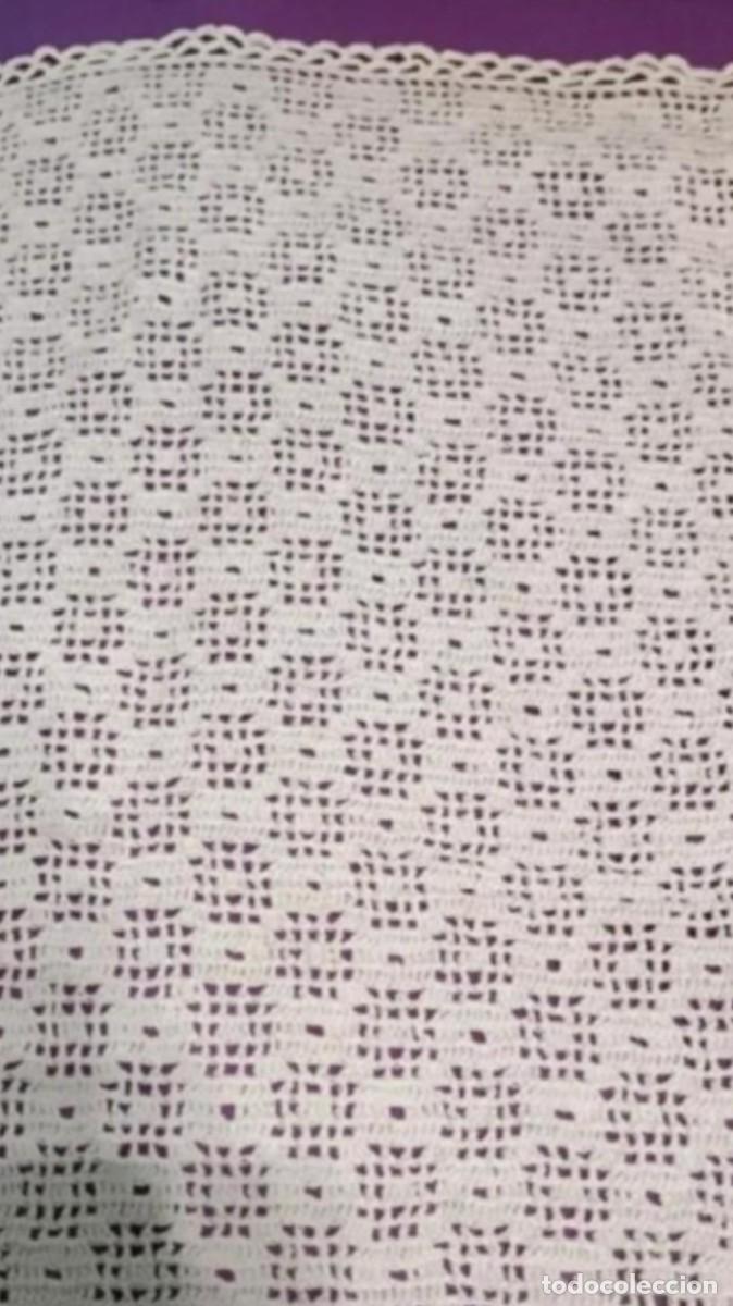 Antig&uuml;edades: Colcha ganchillo hecha a mano para sof&aacute;