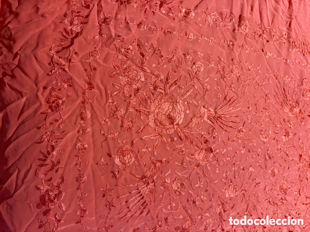 Antig&uuml;edades: MANTON M BONITO SEDA BORDADO A MANO, ANTIGUO MIDE 125 X 125 MAS 45 FLECO APROX.