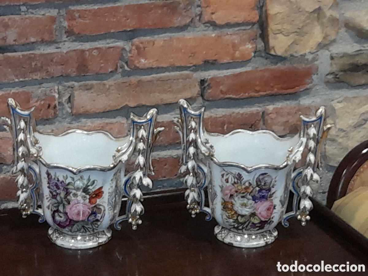 Antig&uuml;edades: Pareja de jarrones isabelinos con guirnaldas