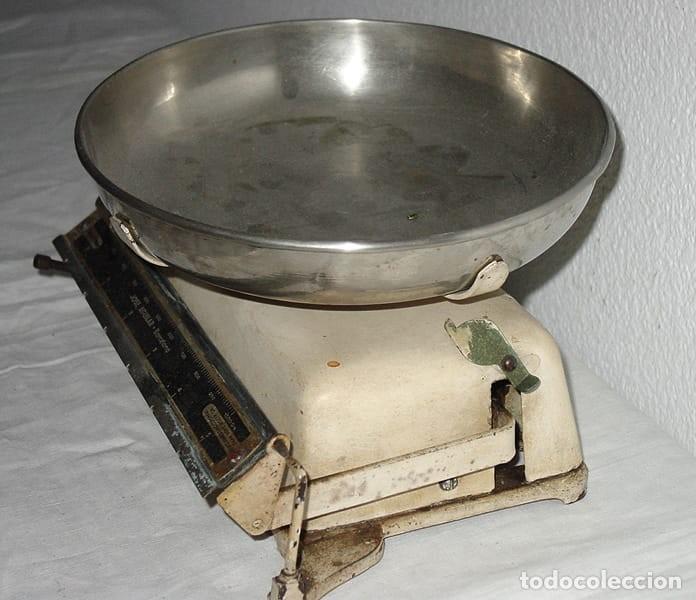 Antiguidades: ANTIGUA BALANZA DE PLATO - HIERRO PINTADO - JOSE AGUILAR