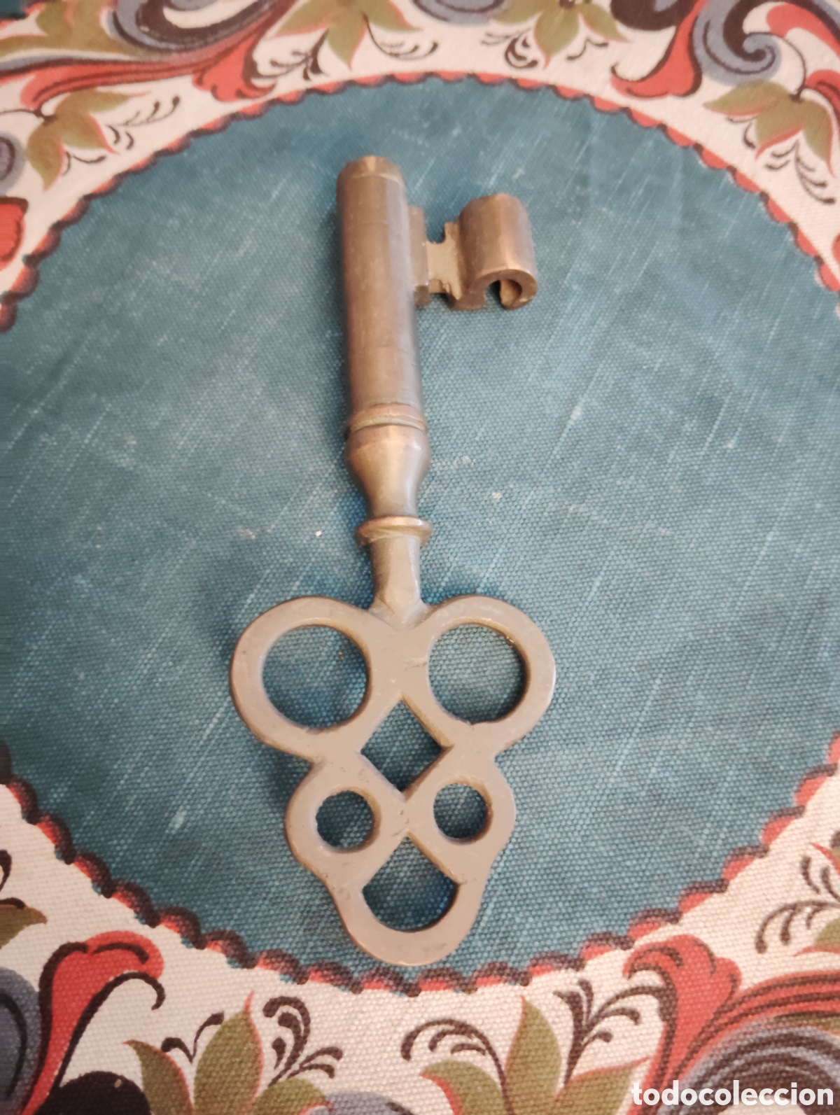 Antig&uuml;edades: Llave de bronce muy antigua de 19 cms.