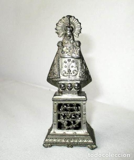 Antiques: ANTIGUA IMAGEN DE LA VIRGEN DE COVADONGA CON PEANA EN METAL.