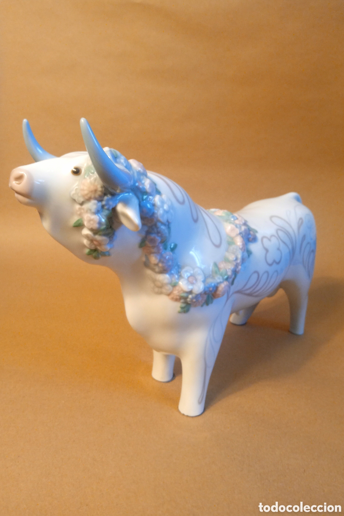 Antig&uuml;edades: Lladr&oacute; porcelana Toro