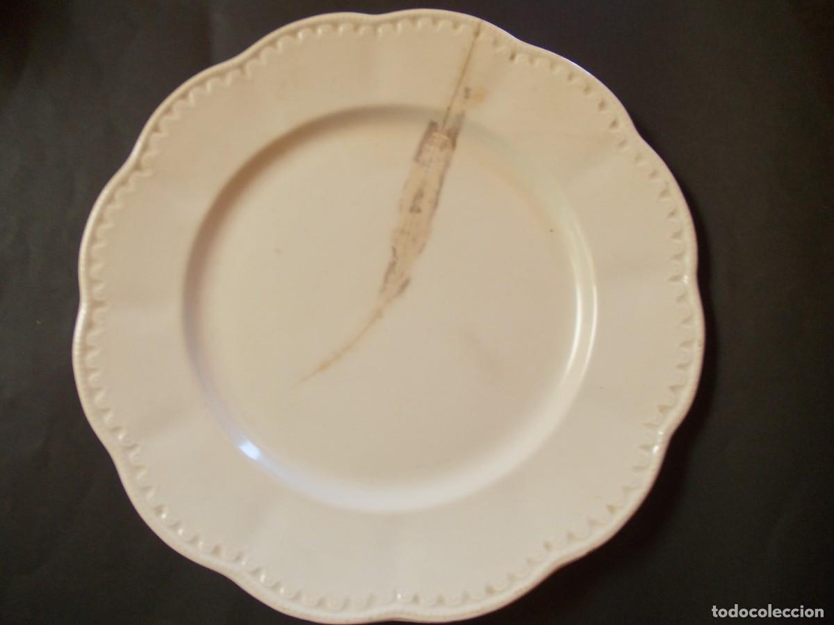 Antig&uuml;edades: Fuente antigua 33cm Porcelana San Juan de Aznalfarache L.C.M.J.C. Sevilla relieve reparaci&oacute;n la&ntilde;as