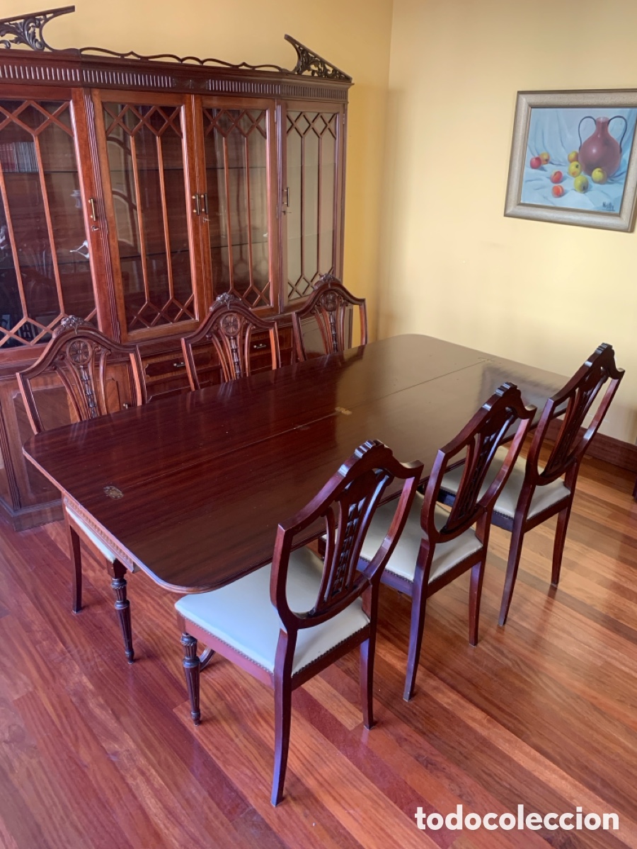 Antig&uuml;edades: Mesa de comedor y 6 sillas a juego