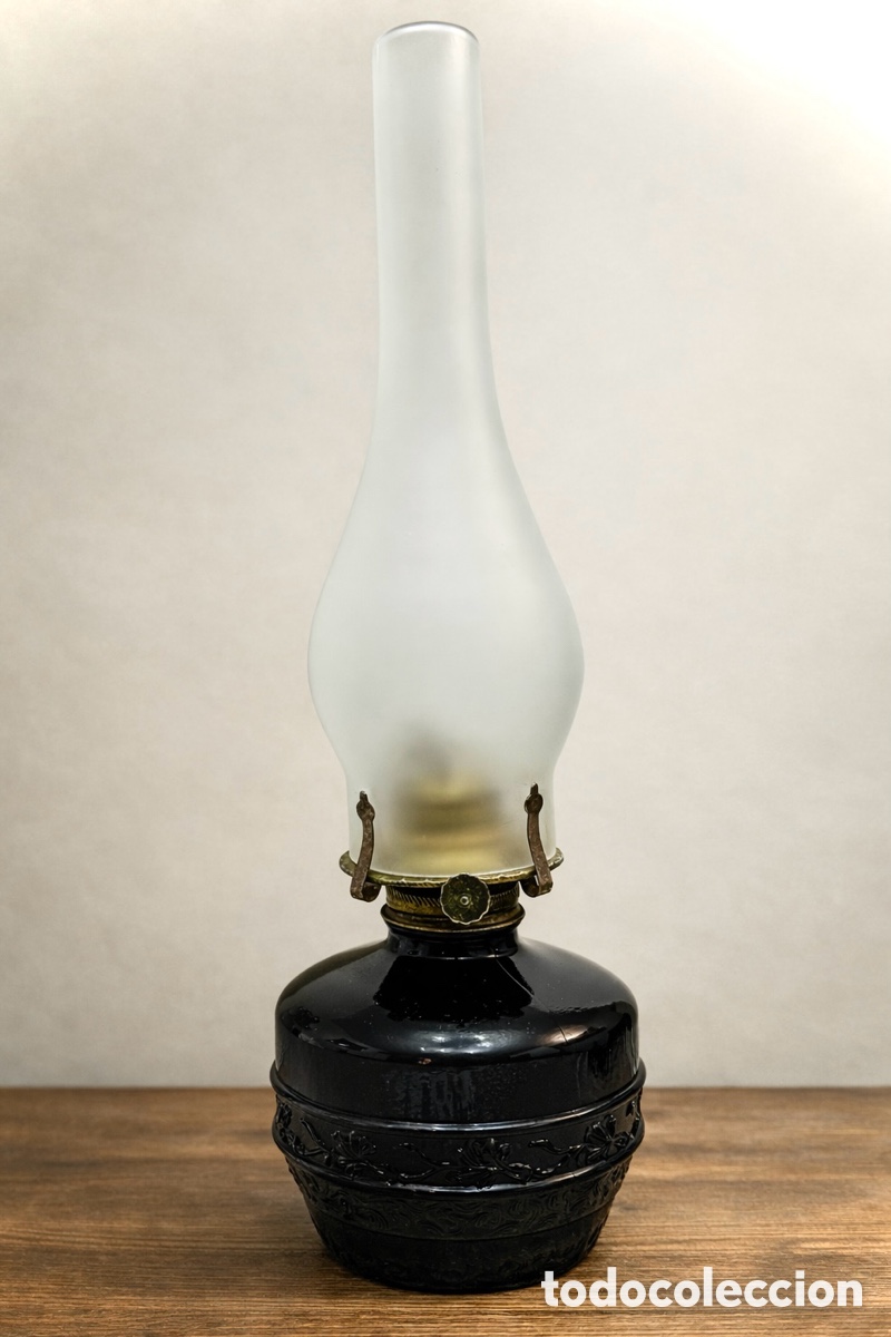 Antig&uuml;edades: Antiguo Quinqu&eacute; de petr&oacute;leo y queroseno Congost, Mecha regulable y dep&oacute;sito de cristal negro decor