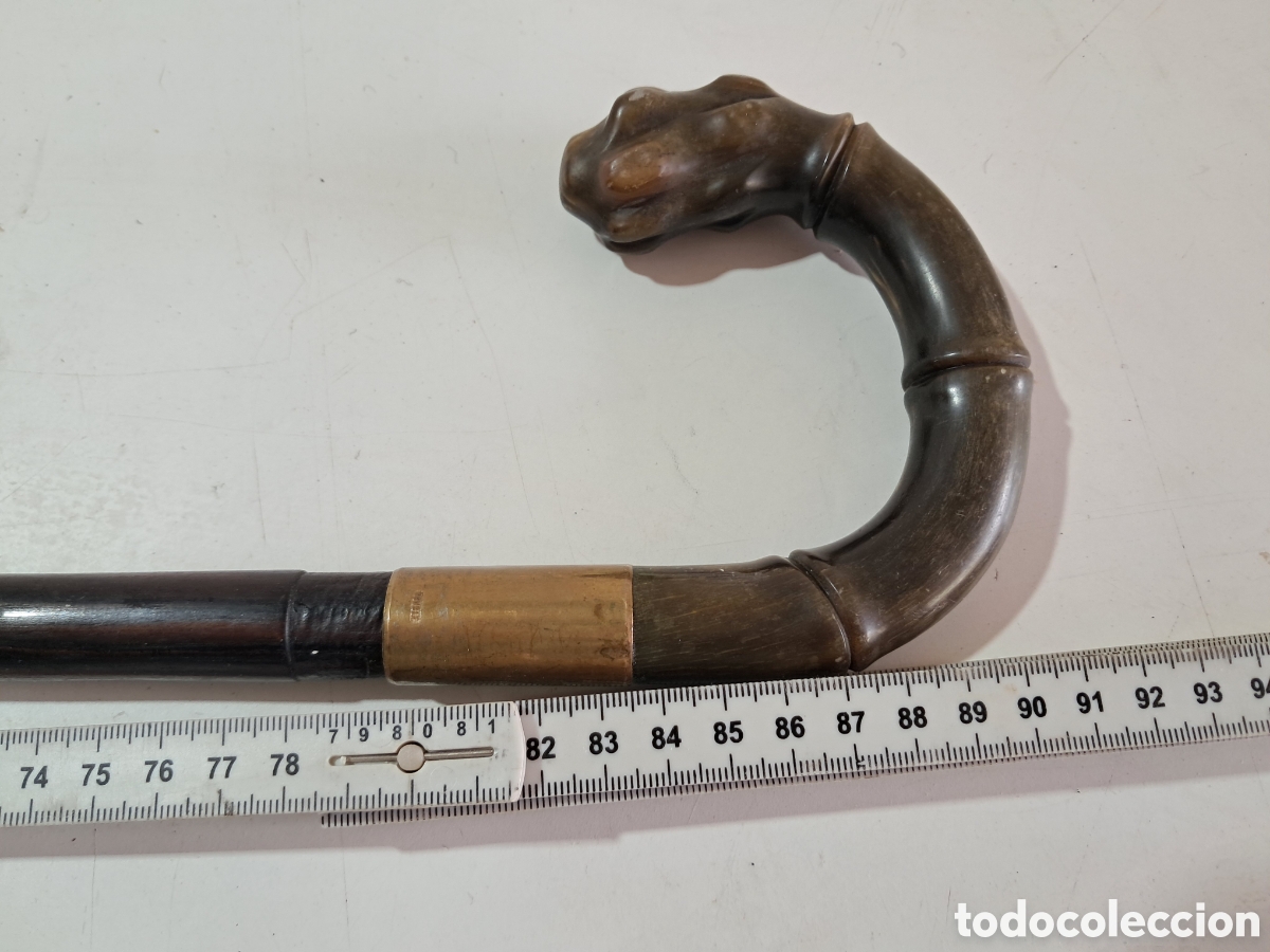 Antig&uuml;edades: Bast&oacute;n antiguo con cabeza de serpiente