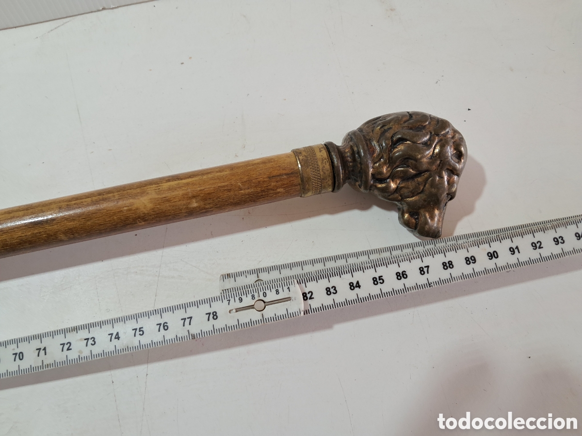 Antig&uuml;edades: Bast&oacute;n antiguo con empu&ntilde;adura de grande figura la cabeza de un leon