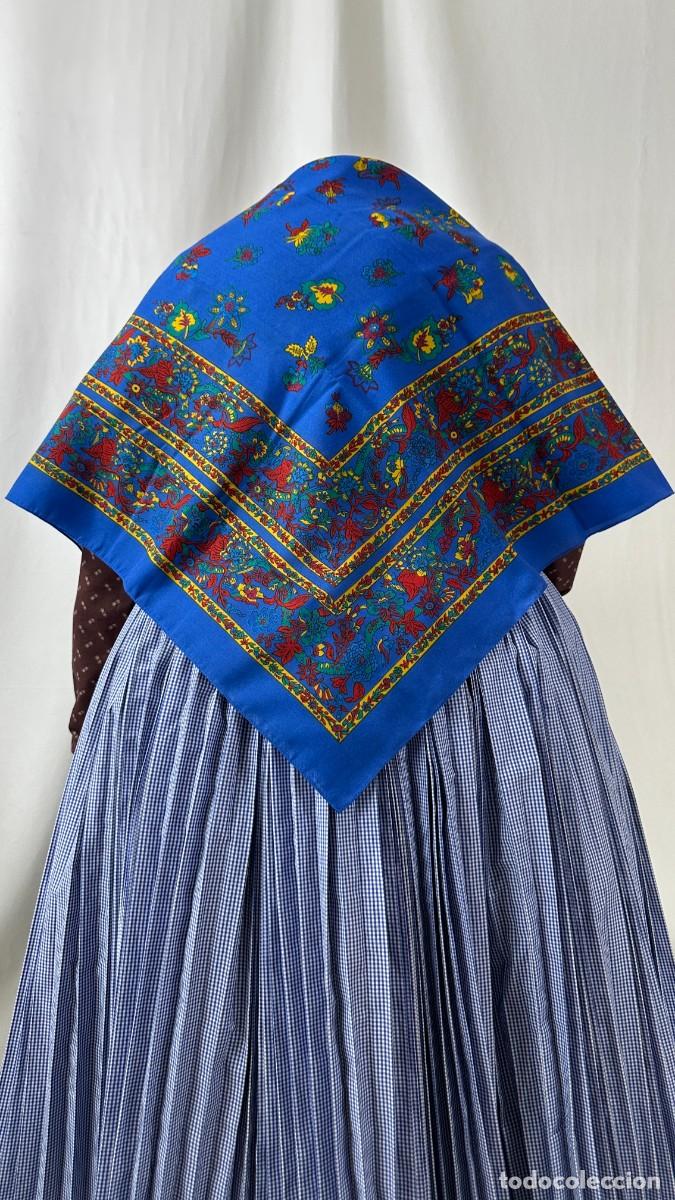 Antig&uuml;edades: Pa&ntilde;uelo azul estampado. 116 cm - Foto 1