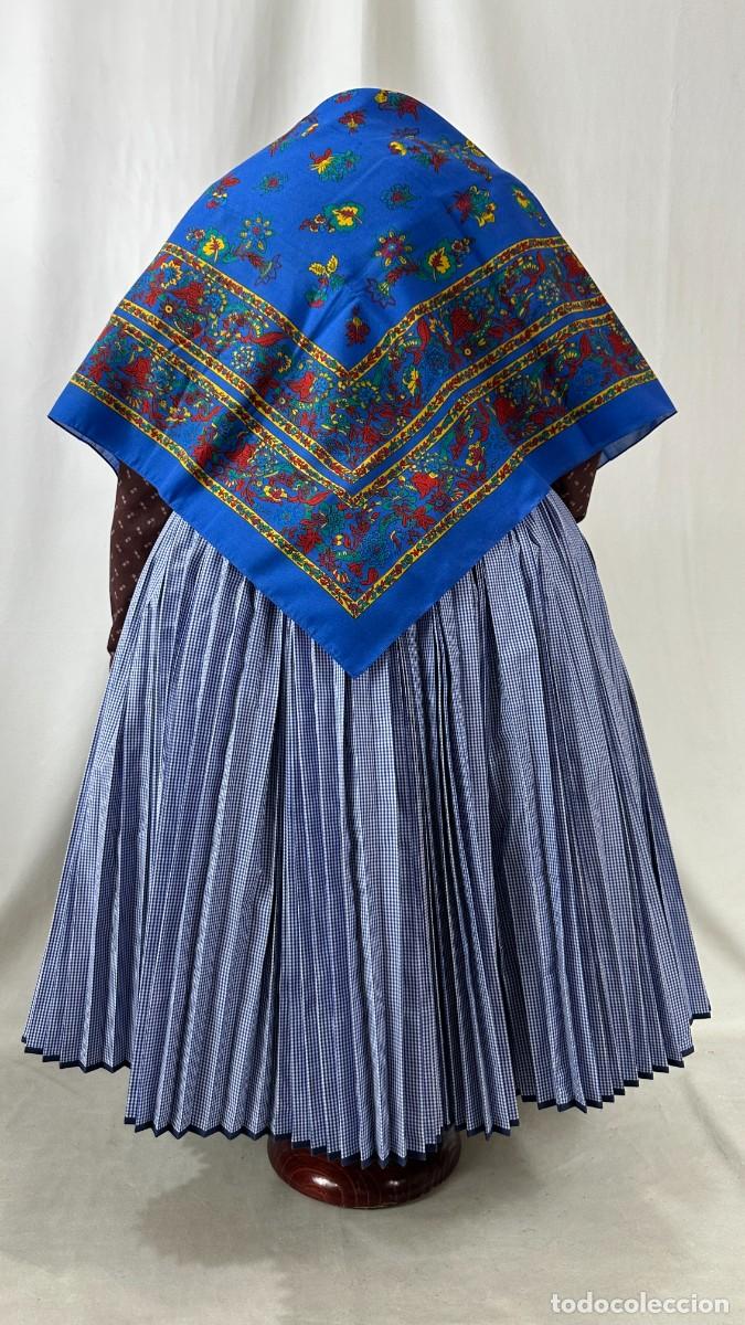 Antig&uuml;edades: Pa&ntilde;uelo azul estampado. 116 cm - Foto 2