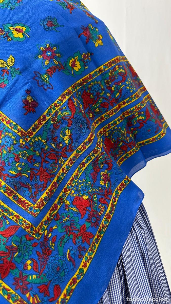 Antig&uuml;edades: Pa&ntilde;uelo azul estampado. 116 cm - Foto 5
