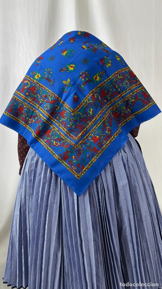 Antig&uuml;edades: Pa&ntilde;uelo azul estampado. 116 cm - Foto 6