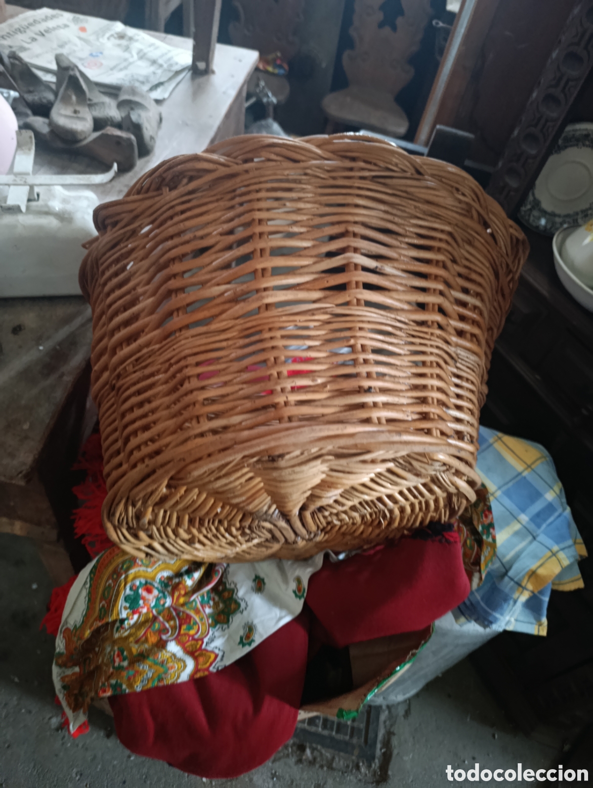 Antig&uuml;edades: Cesta de mimbre con asas. - Foto 3