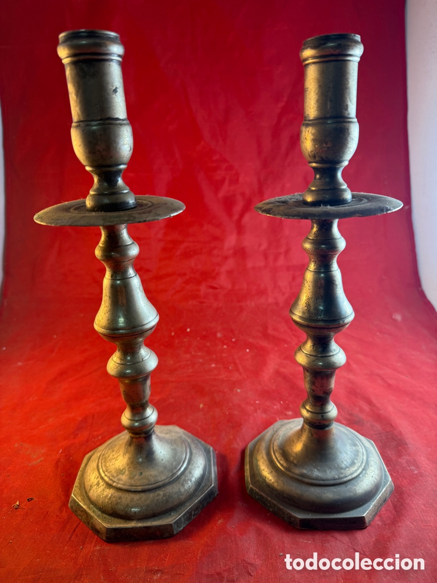 Antiques: Pareja de candelabros metal plateado