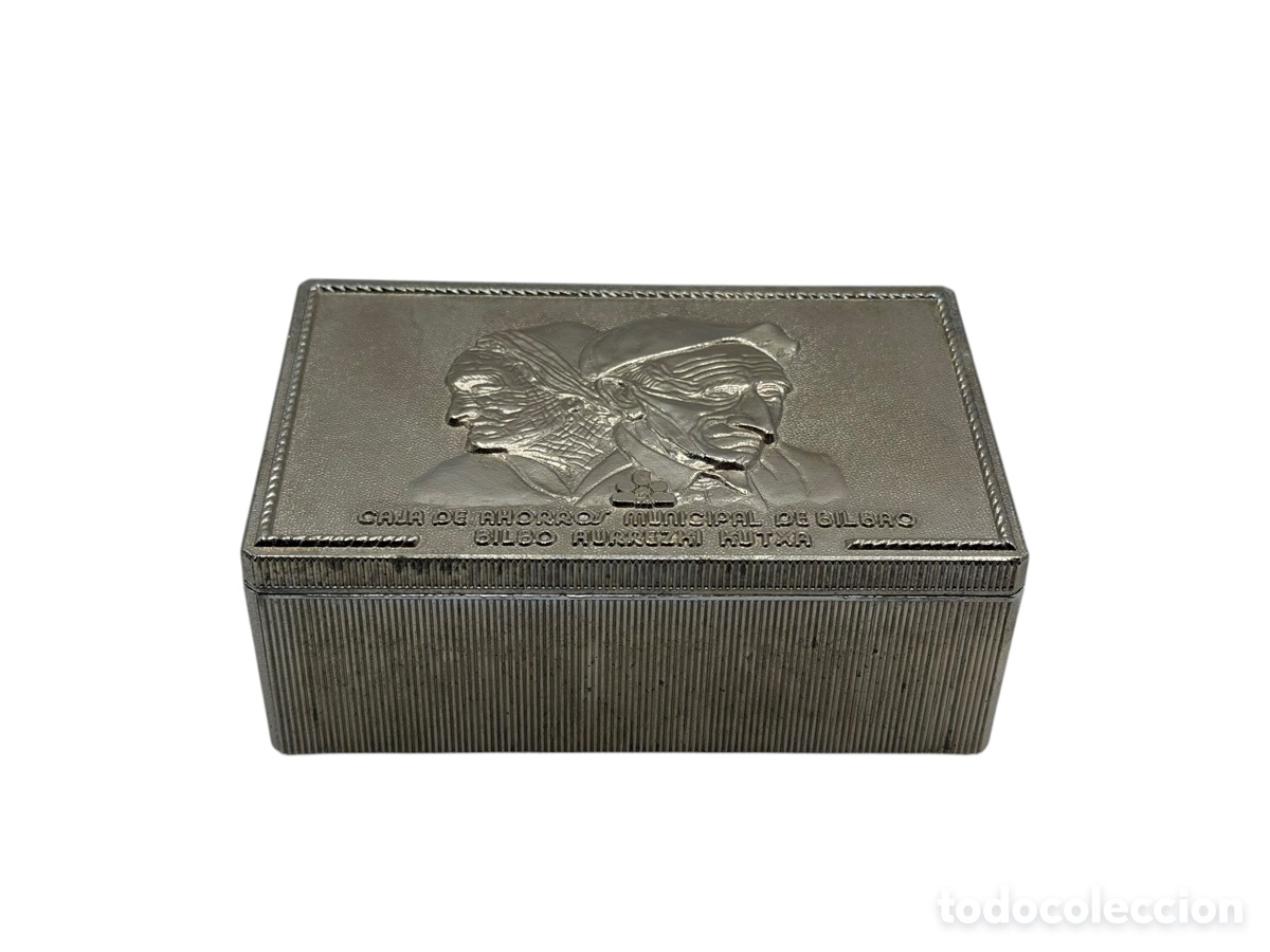 Antiques: Caja Vasca de Relieves