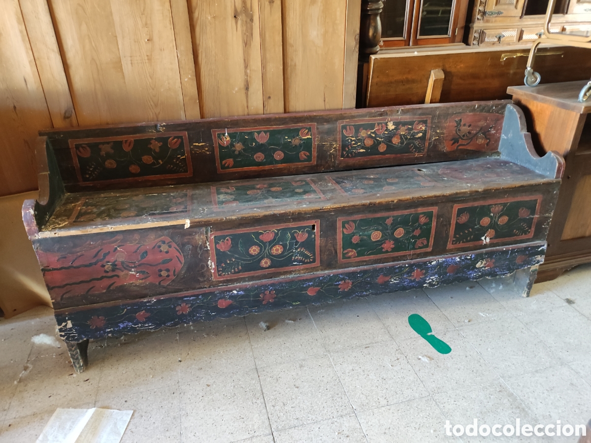 Antig&uuml;edades: Banco arca pintado siglo XIX - Foto 1