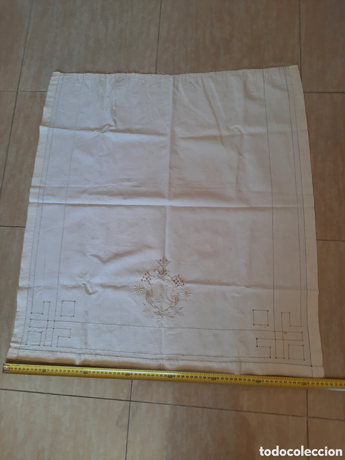 Antig&uuml;edades: Antigua tela de hilo primorosamente bordada