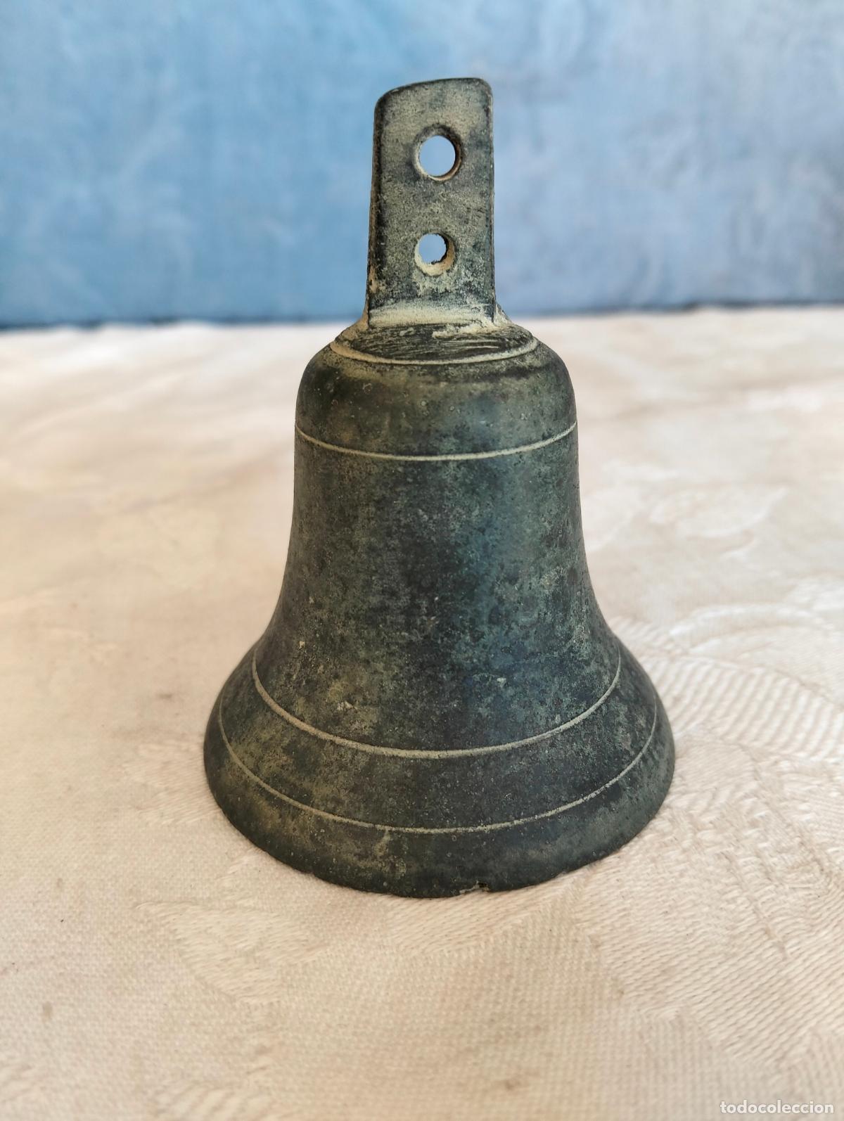Antiguidades: Antigua campana de bronce peque&ntilde;a recambio repuesto campanita decorativa collar&oacute;n S.XIX