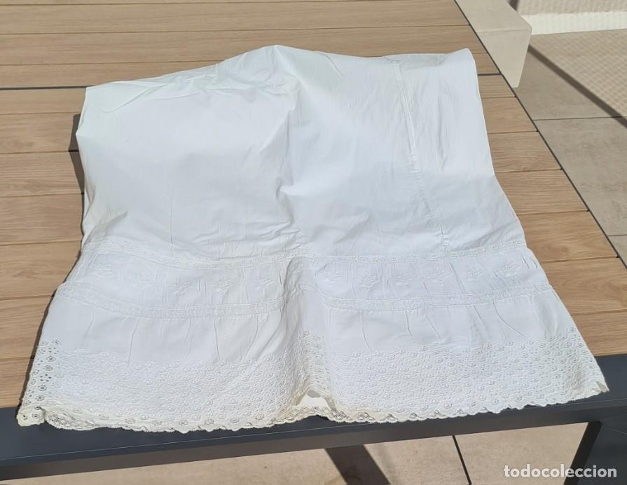 Antig&uuml;edades: Antigua enagua de mujer de finales del s. XIX o principios del XX