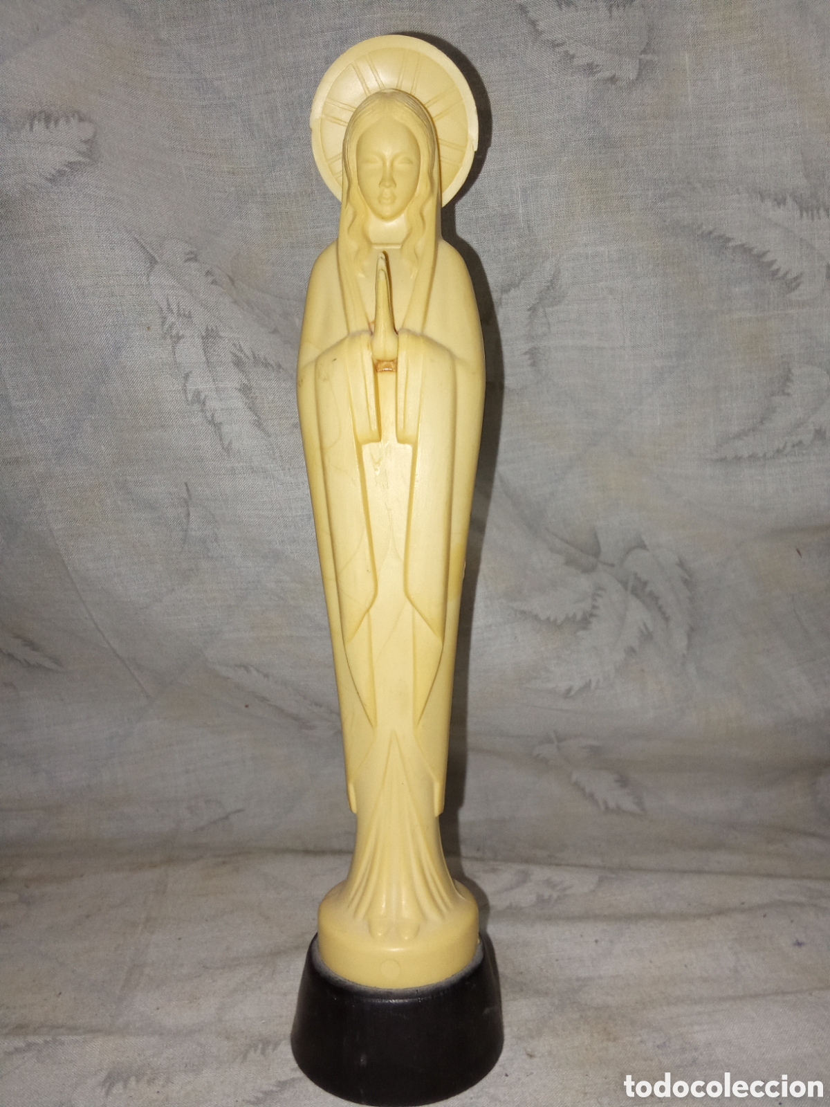 Antiques: ANTIGUA Y PRECIOSA VIRGEN EN BAQUELITA O PLASTICO SIMILAR