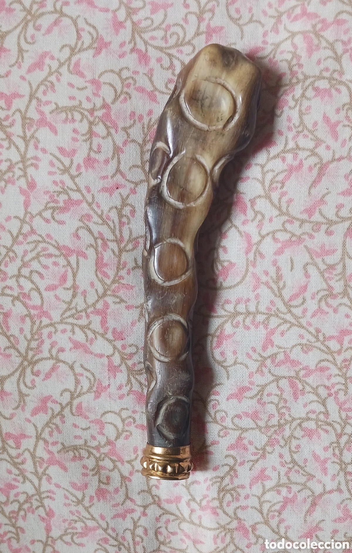 Antig&uuml;edades: Empu&ntilde;adura antigua de asta, para palo de 1,4 cms, grueso y 12 cm alto. Vell i Bell