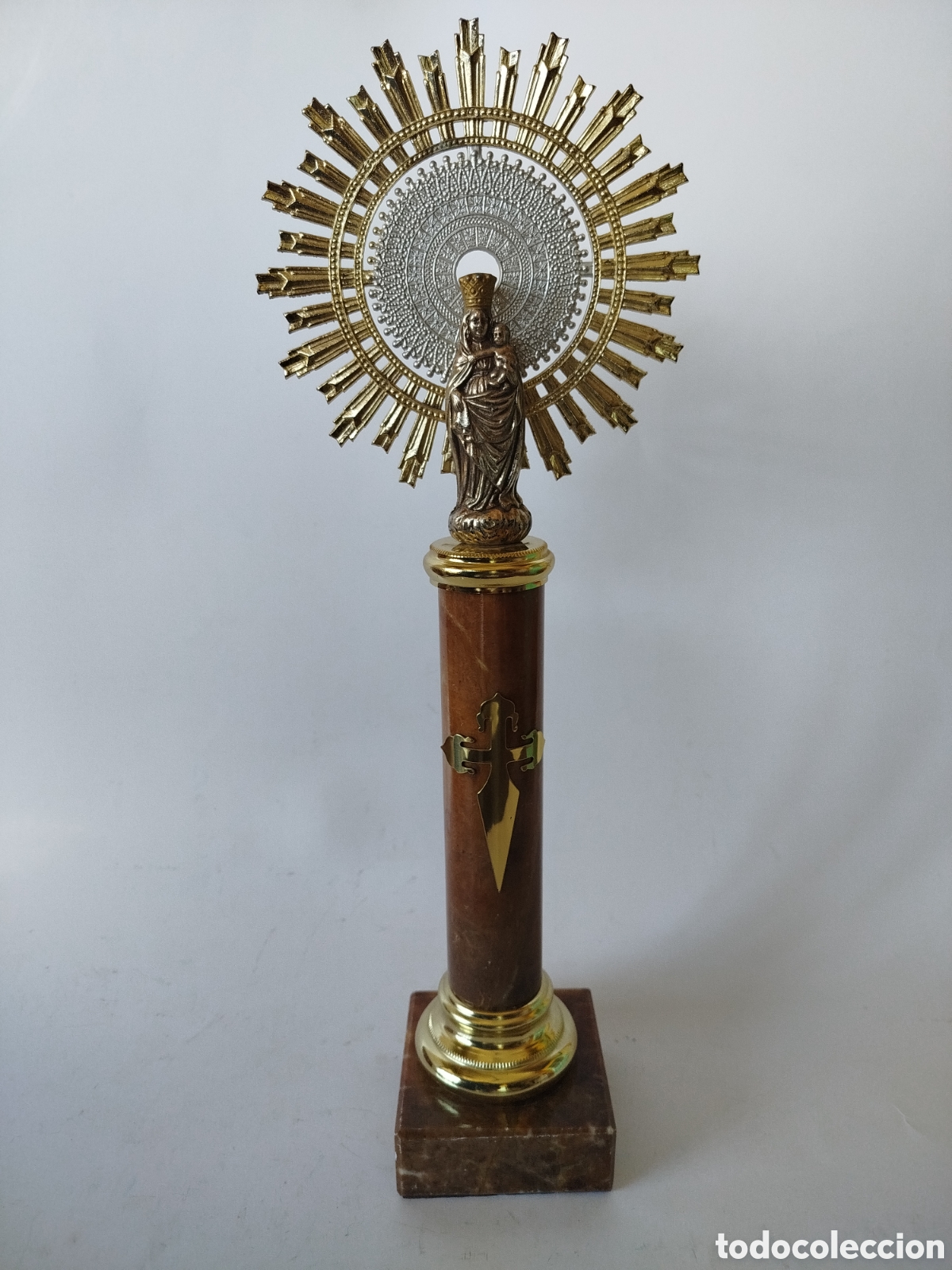 Antig&uuml;edades: VIRGEN DEL PILAR EN METAL PLATEADO Y FORADO Y M&Aacute;RMOL