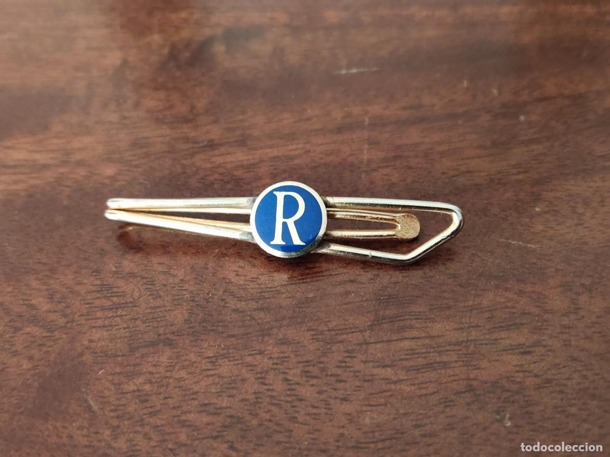 Antiguidades: Pasador de corbata con R en esmalte.
