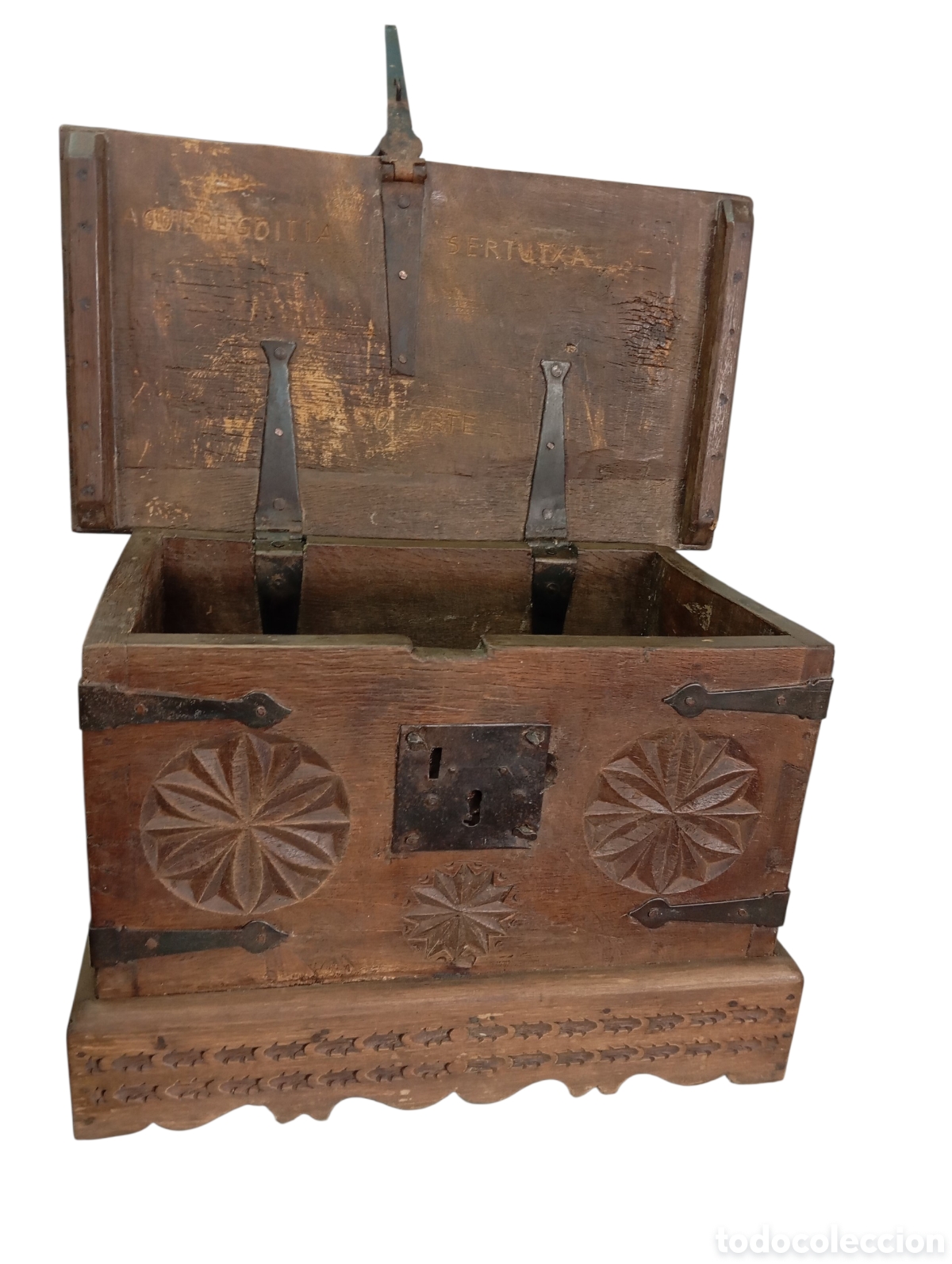 Antiquit&eacute;s: ANTIGUA KUTXA ARCA MADERA ROBLE TALLADA HERRAJES HIERRO ETNOGRAFIA APELLIDOS BODA VASCA PAIS VASCO