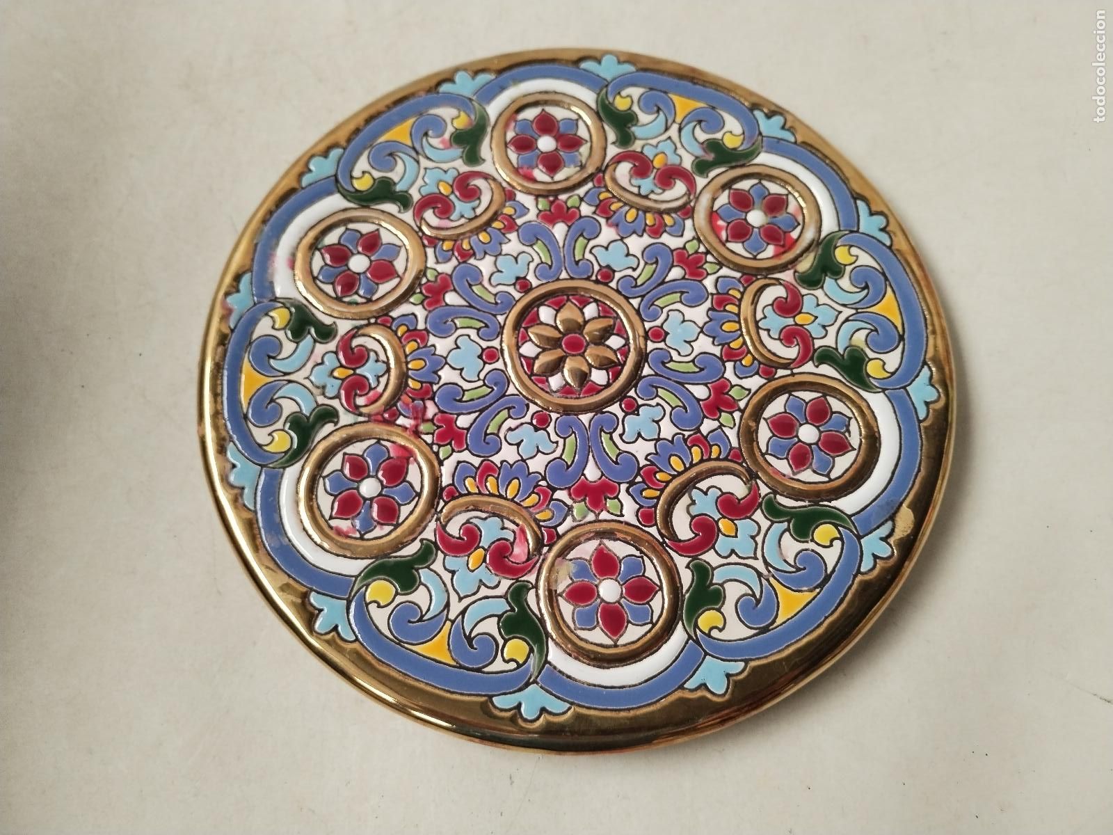 Antig&uuml;edades: plato sevillaarte firmado j.moreno pintado a mano con esmaltes y oro