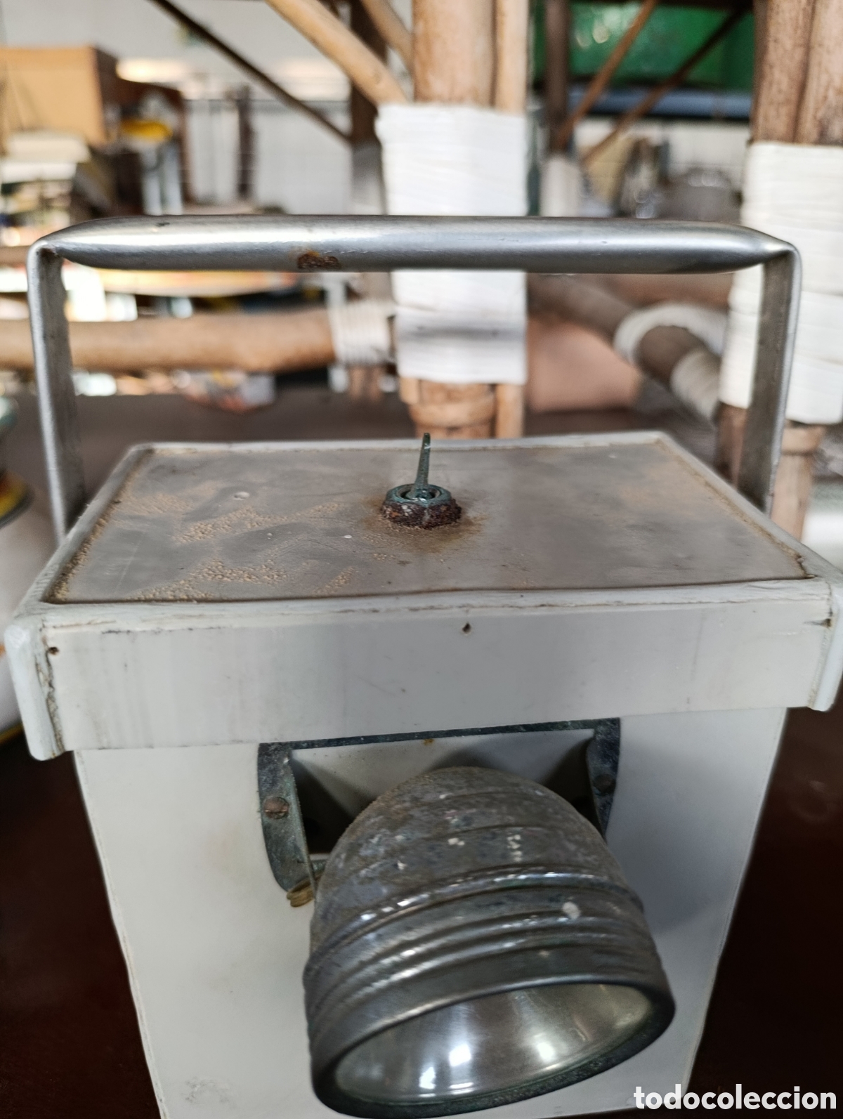 Antig&uuml;edades: Linterna de barco a bateria para restaurar. - Foto 3