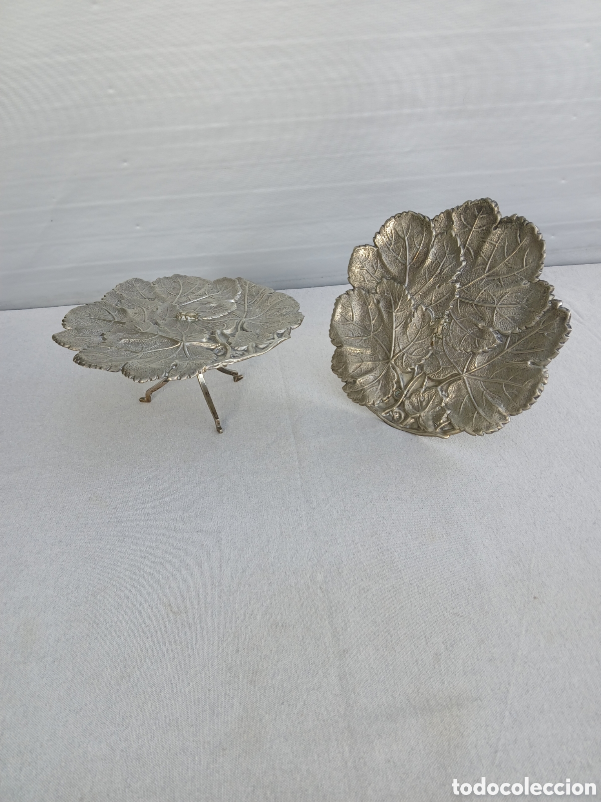 Antig&uuml;edades: Art Nouveau. Antiguos centros mesa metal plateado forma de hoja,tornillo escarabajo