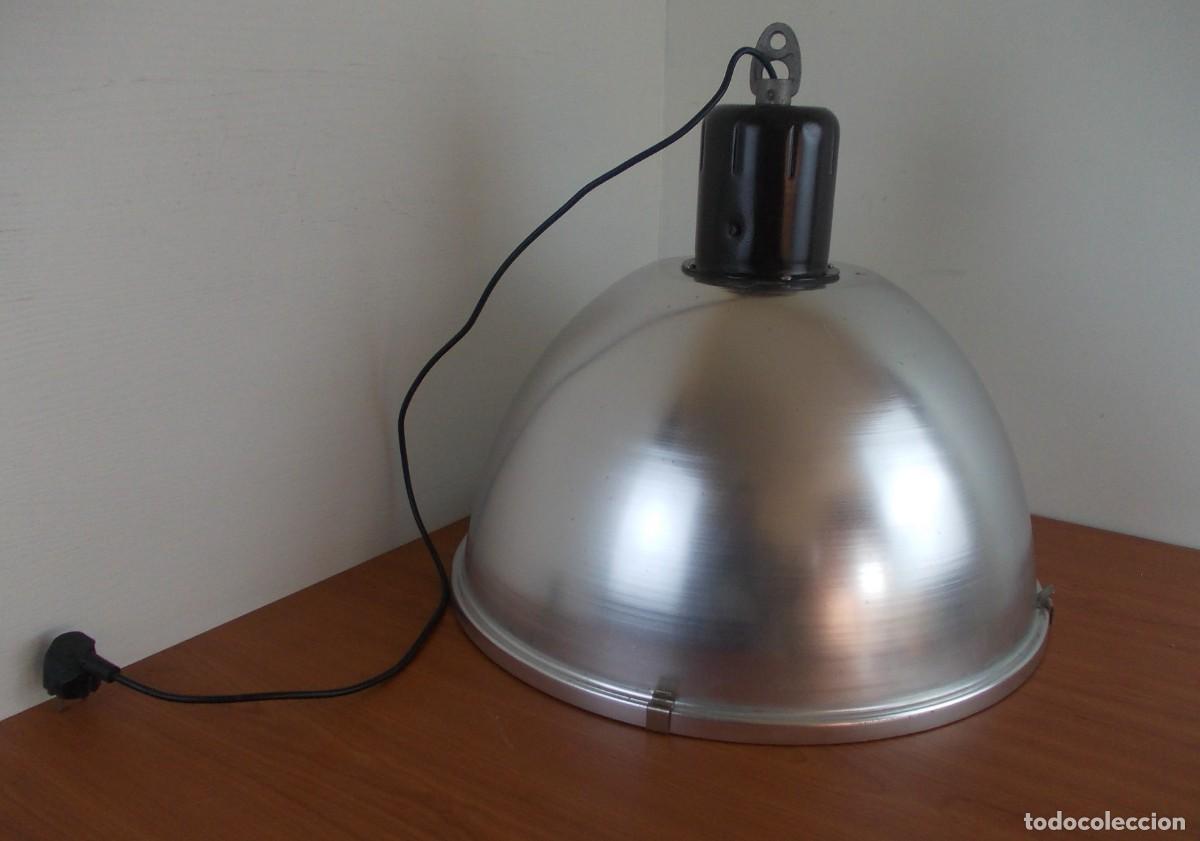 Antig&uuml;edades: L&aacute;mpara techo industrial campana aluminio taller vintage loft brutalista midCentury foco decoraci&oacute;n