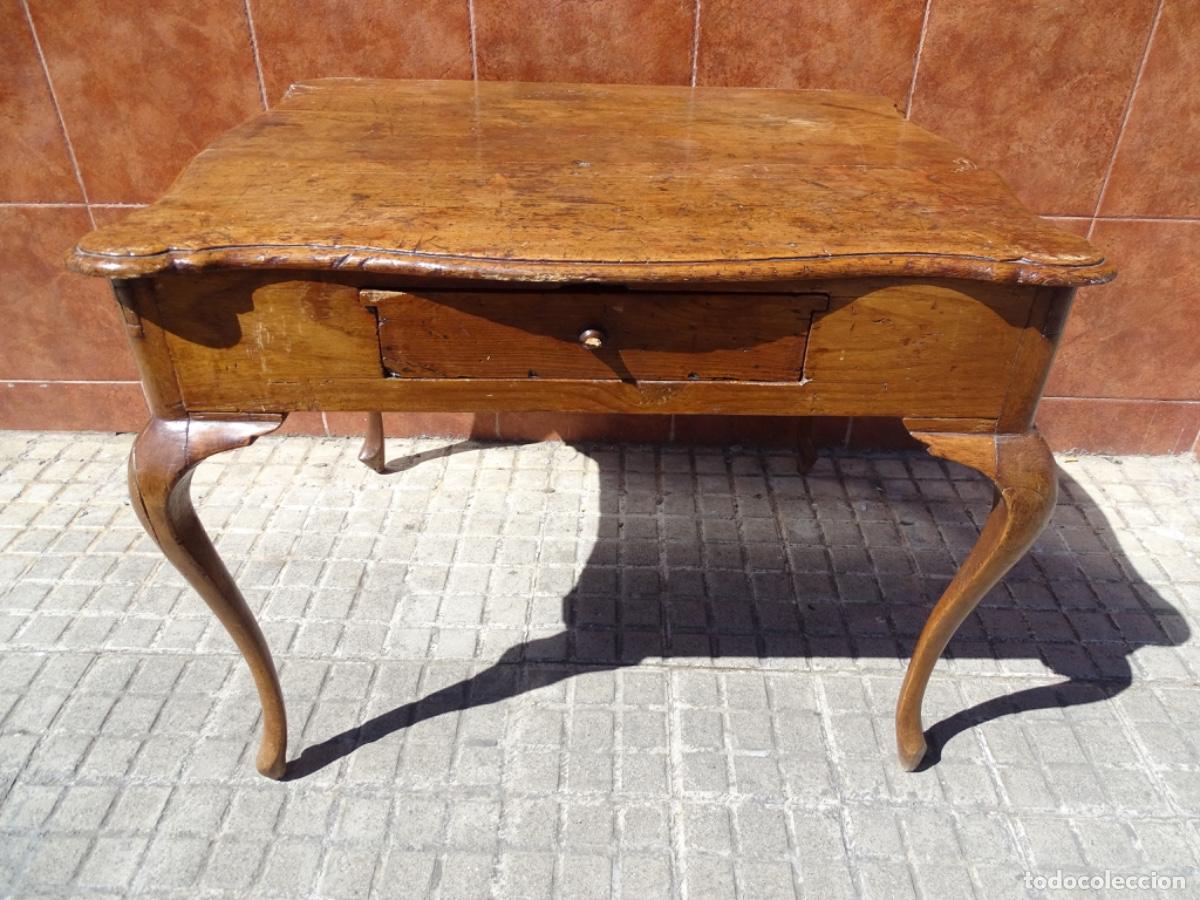 Antiguidades: ANTIGUA MESA LUIS XV CON PATAS CABRIOL&Eacute; SOBRE SIGLO XIX. 87x69x66 cm.