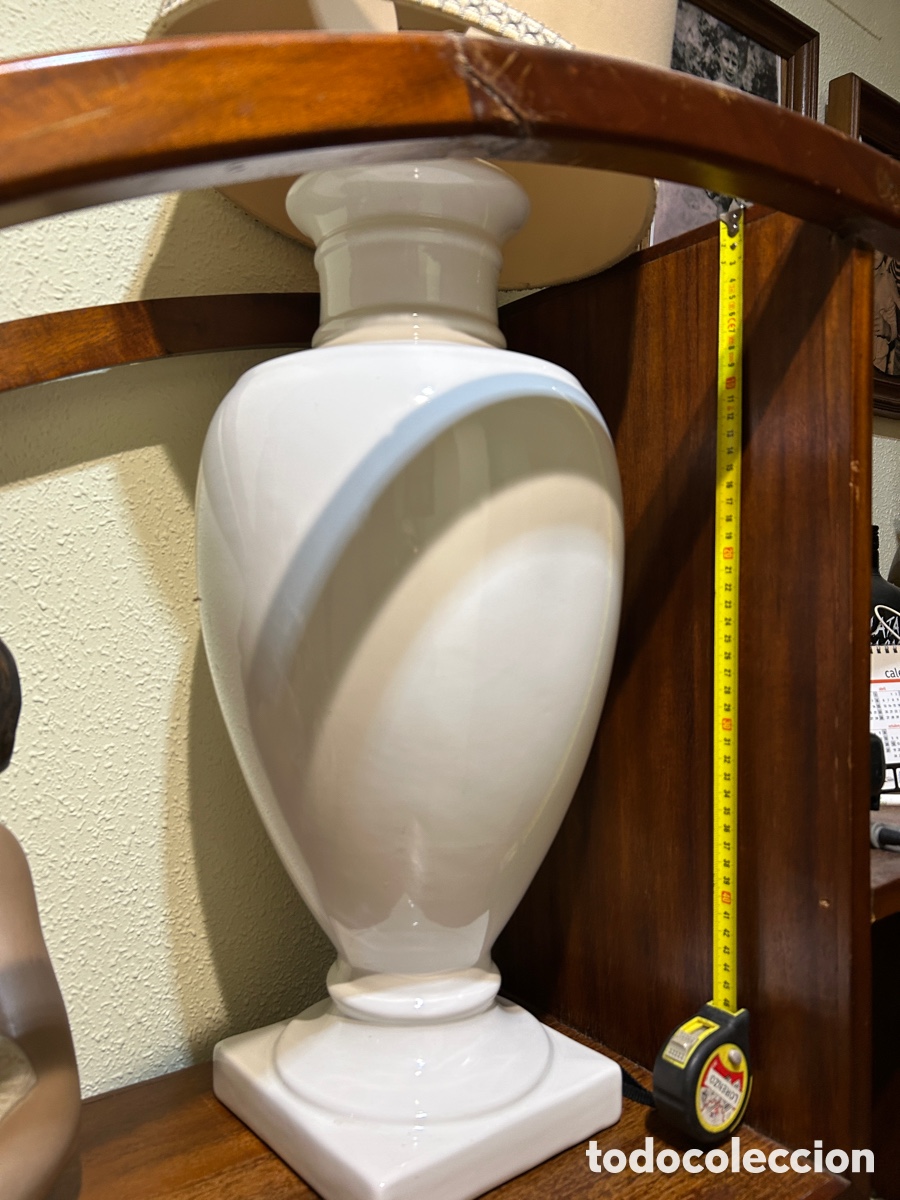 Antig&uuml;edades: l&aacute;mpara de cer&aacute;mica blanca Bonilla Vitoria