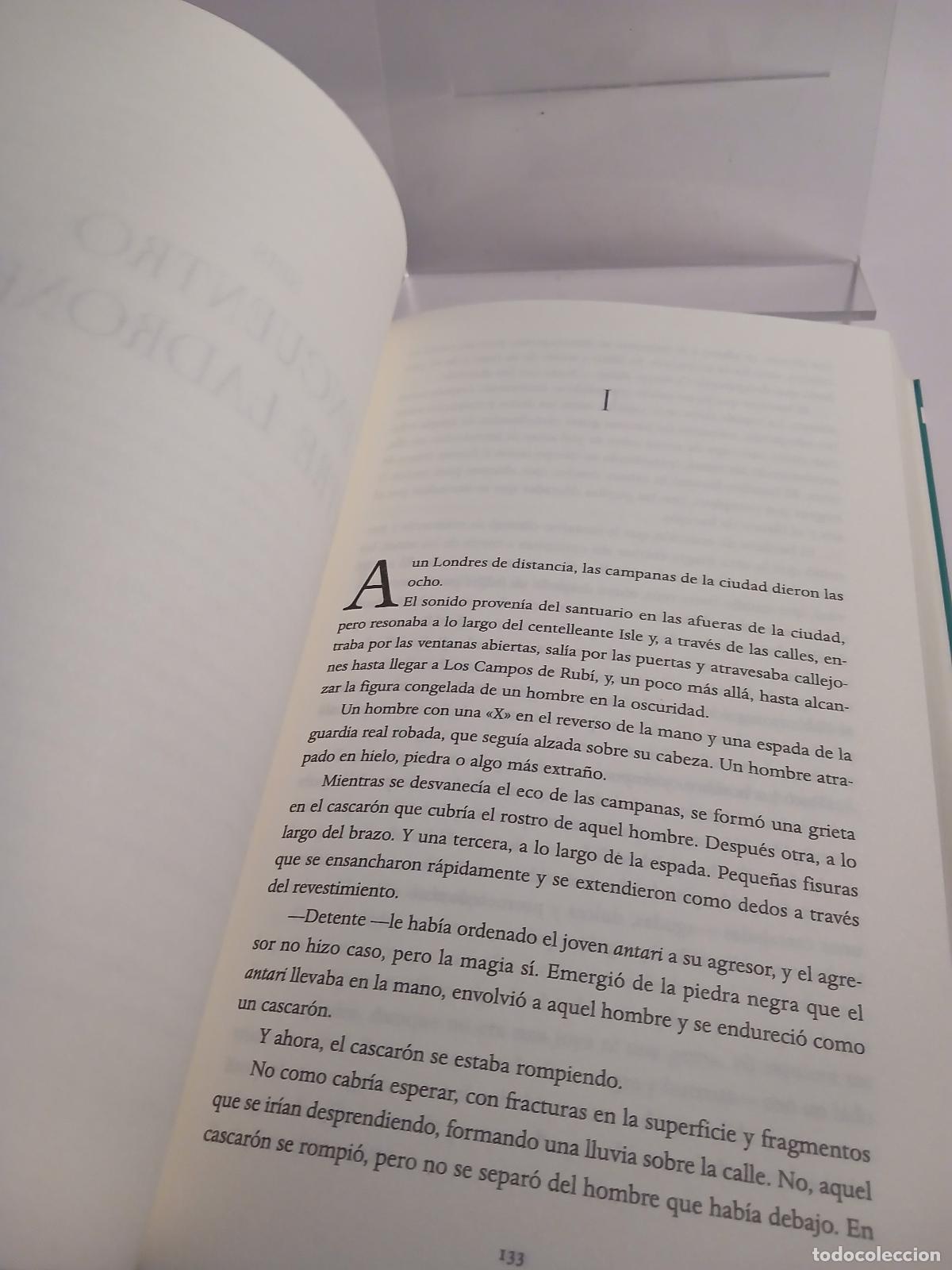 Antig&uuml;edades: Una Magia M&aacute;s Oscura (Sombras de Magia 1) - Victoria Schwab