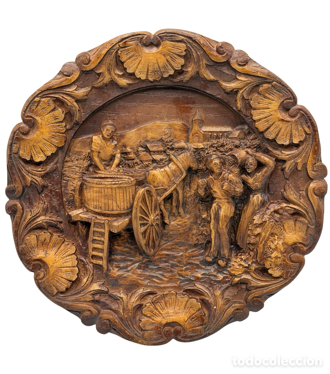Antig&uuml;edades: Antiguo Plato de Relieves en Madera