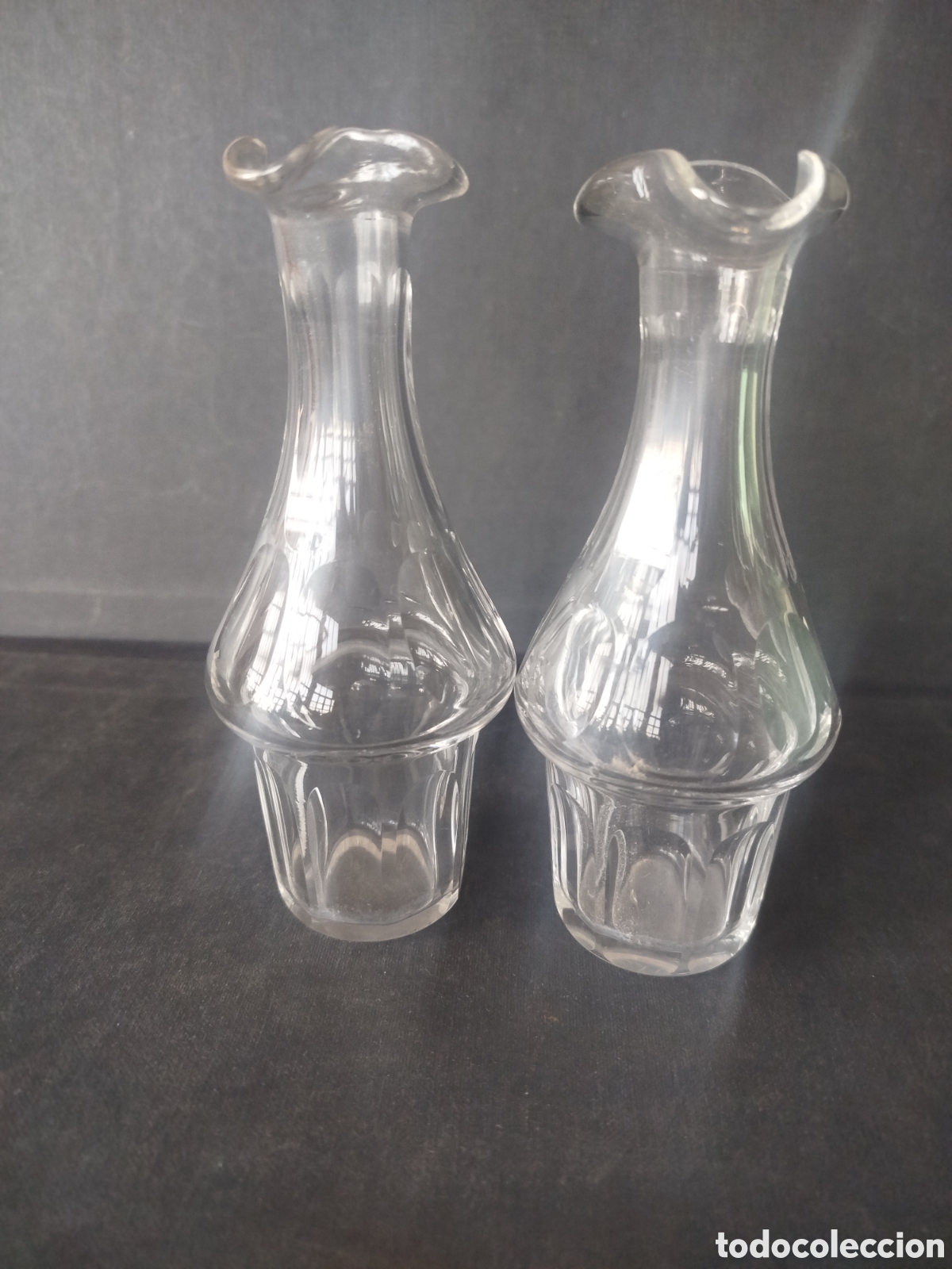 Antig&uuml;edades: PAREJA DE BOTELLAS DE CONVOY DE CRISTAL TALLADO SIN TAPONES.
