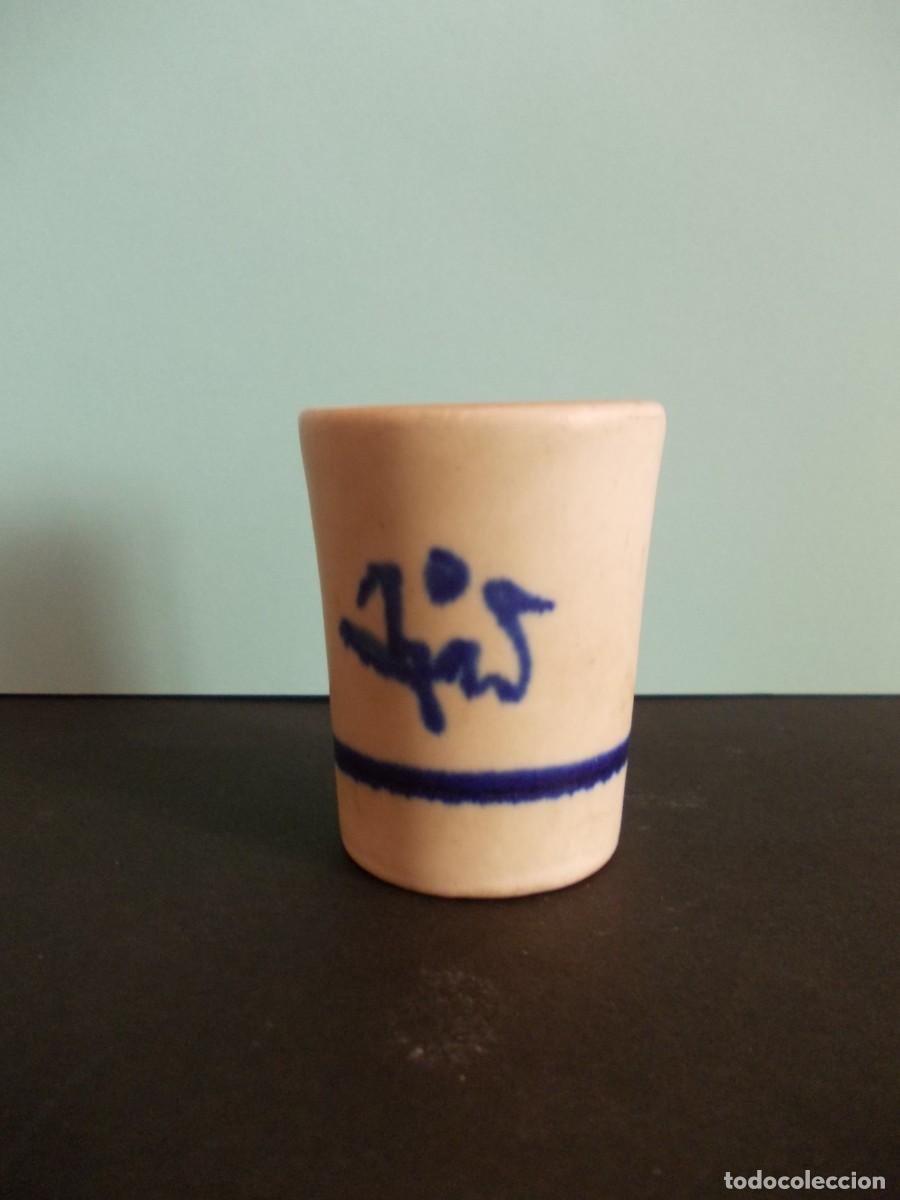 Antig&uuml;edades: Chupito cer&aacute;mica artesanal beige azul pintado a mano r&uacute;stico peque&ntilde;o colecci&oacute;n bar vintage
