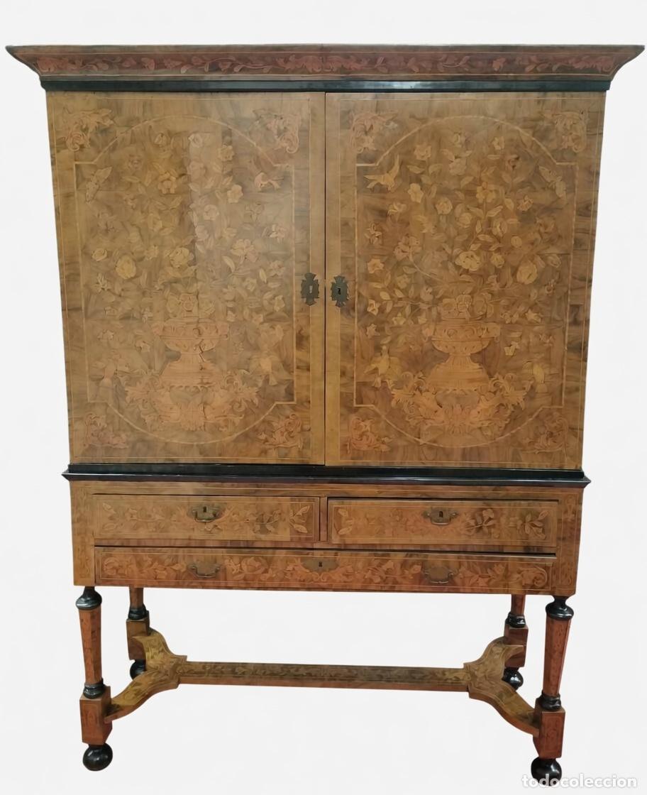 Antig&uuml;edades: GRAN CABINETE O KAST DE ESTILO BARROCO. MADERA DE CAOBA Y MARQUETER&Iacute;A FLORAL. HOLANDA. XVIII-XIX