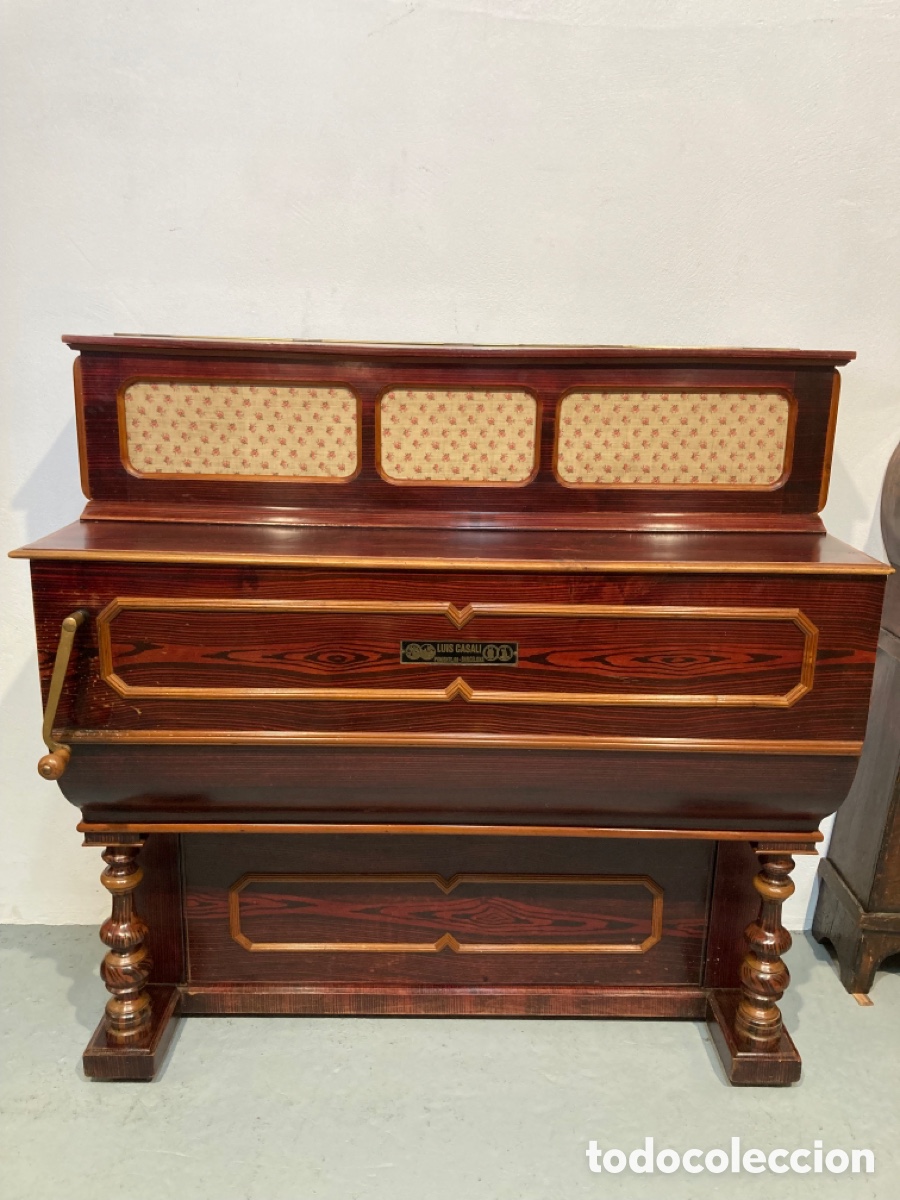 Antig&uuml;edades: Antiguo organillo en buen estado. Luis Casali.