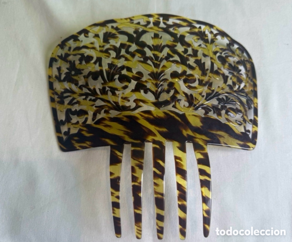 Antig&uuml;edades: Antigua peineta de mantilla andaluza calada en s&iacute;mil de carey (c. 1900-1920)