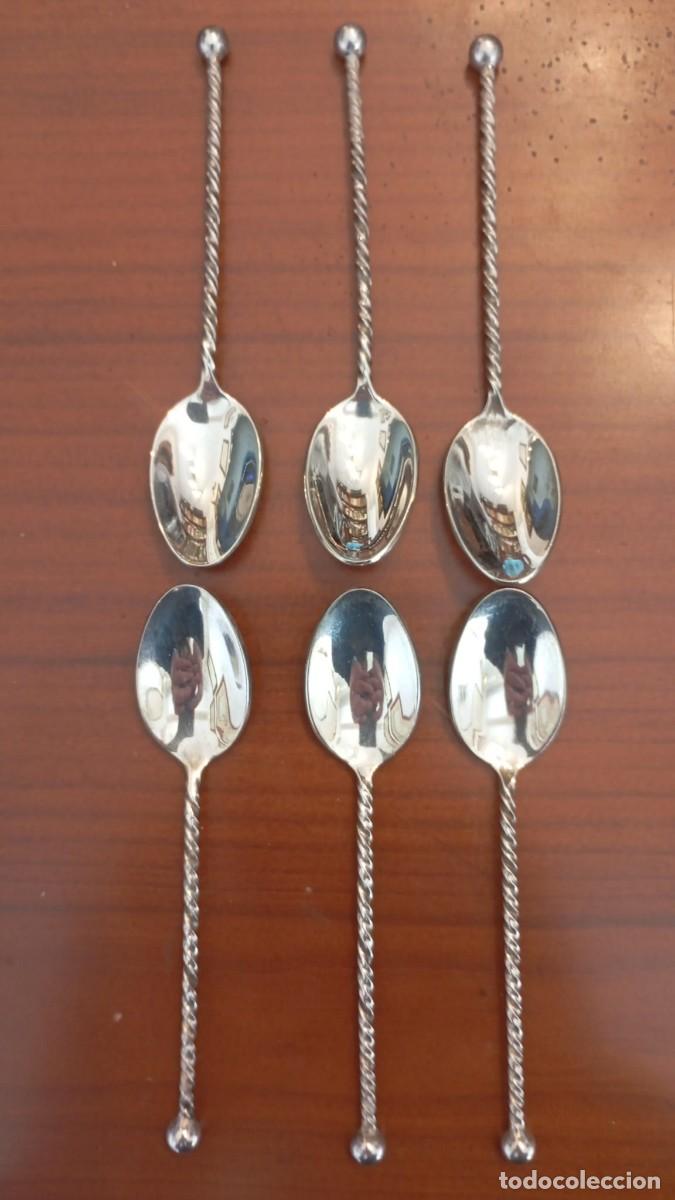 Antig&uuml;edades: Lote de 6 cucharas de servicio de estilo vintage con ba&ntilde;o de plata.