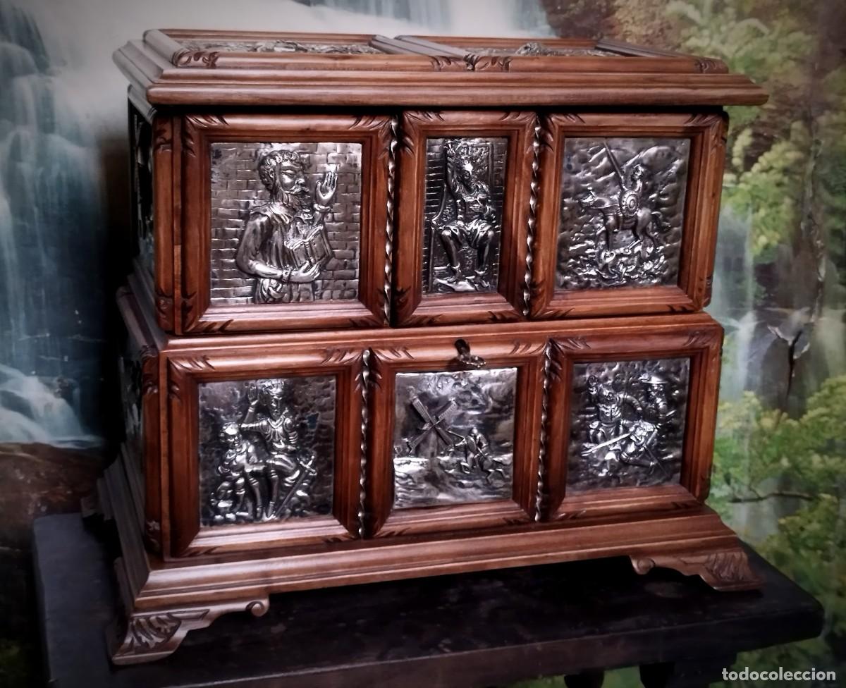 Oggetti Antichi: GRAN ARQUETA, PLATA Y NOGAL ESPA&Ntilde;OL ( Homenaje a El Quijote) &Uacute;NICA, 50 X 40 X 30 cm