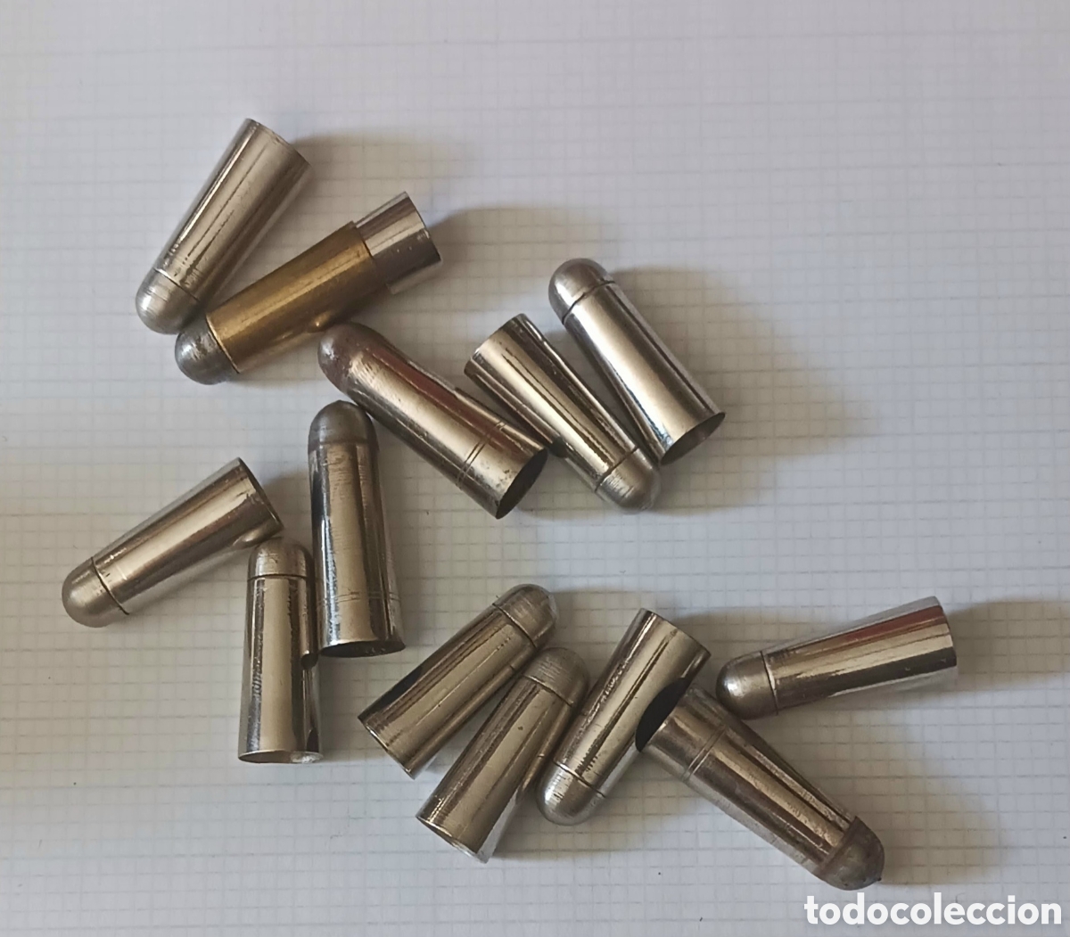 Antig&uuml;edades: 15 puntas de metal brillante para bastones, 0,9 cm de diametro x 2,1 alto. Vell i Bell