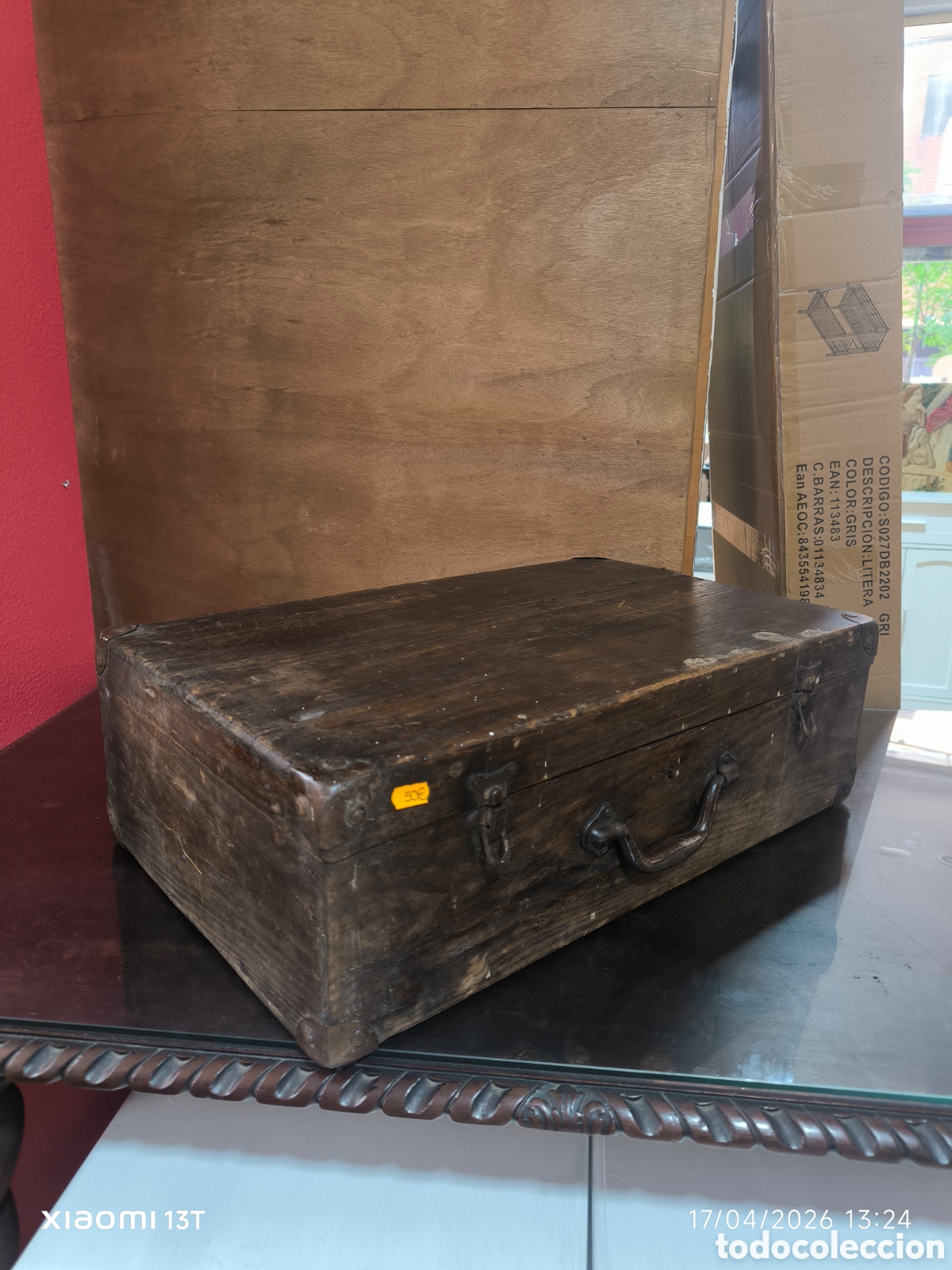 Antig&uuml;edades: Maleta de madera antigua sin llaves